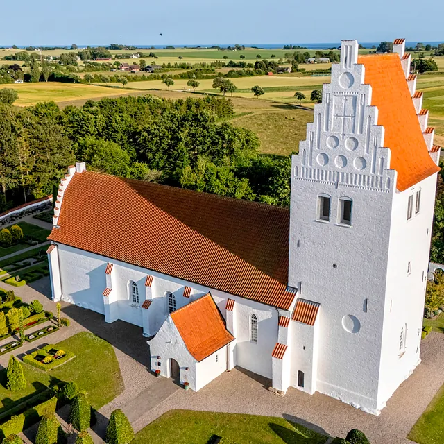 Dronebilleder af Fanefjord Kirke